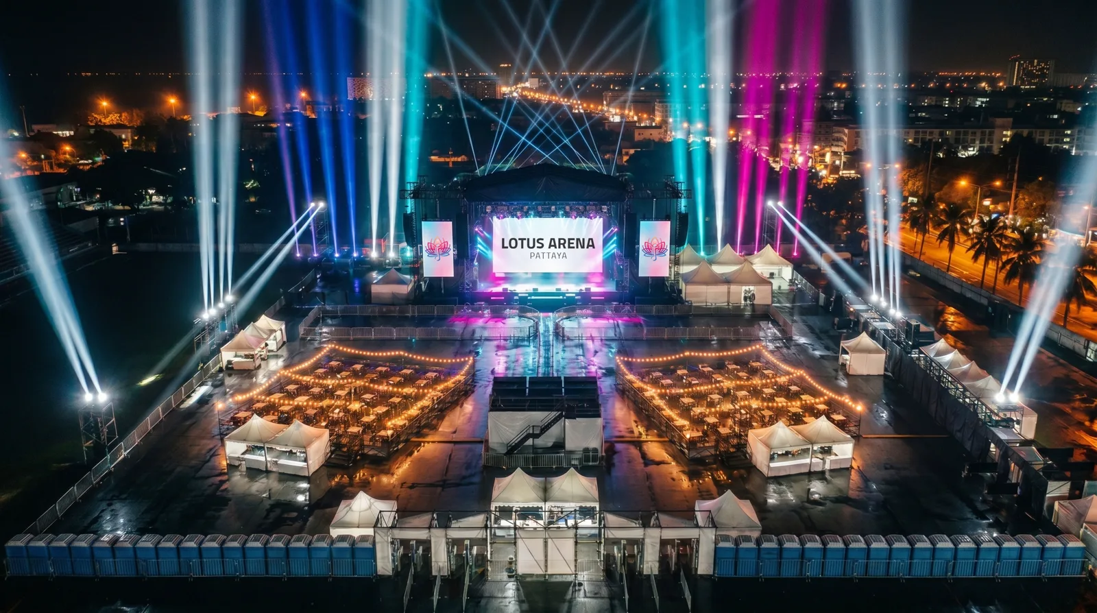 ภาพเรนเดอร์ Lotus Arena Pattaya: เวที จอ LED และโต๊ะ VIP